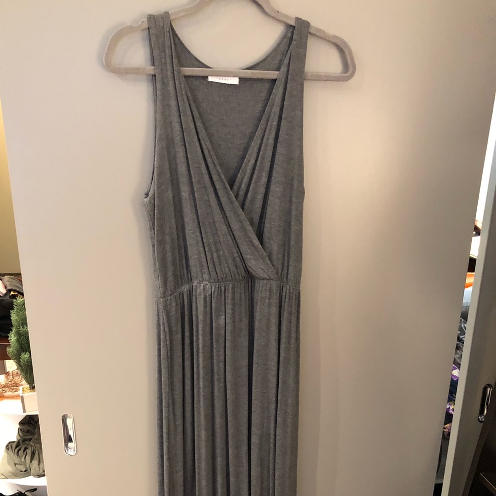 V-neck Sleeveless Maxi Dress